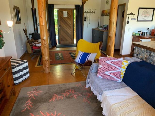 Treetop Hideaway - Taupo Holiday Home Exterior photo