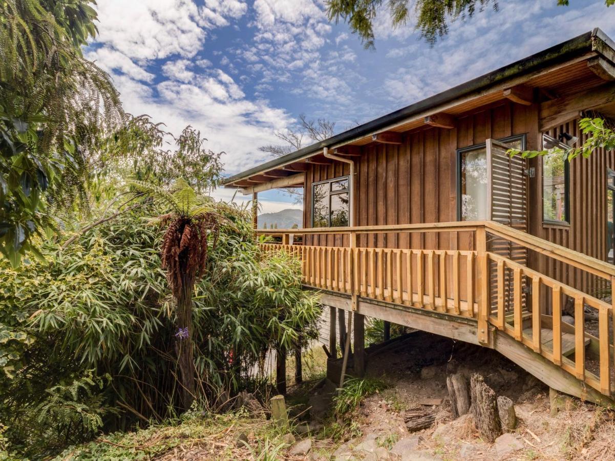 Treetop Hideaway - Taupo Holiday Home Exterior photo