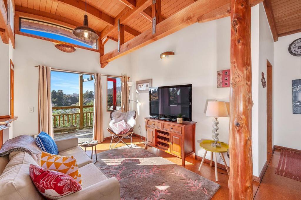 Treetop Hideaway - Taupo Holiday Home Exterior photo