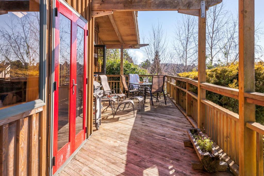 Treetop Hideaway - Taupo Holiday Home Exterior photo